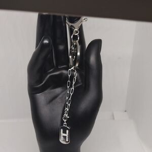 Elegant Silver Keychain with Stylish ‘H’ Pendant – Perfect Gift